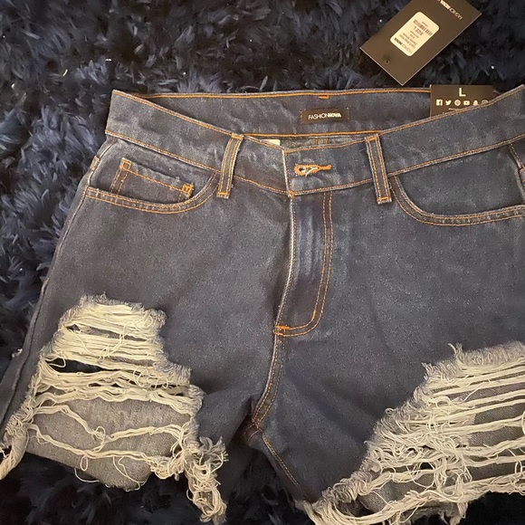 Fashion Nova shorts! NWT! - Picture 2 of 3